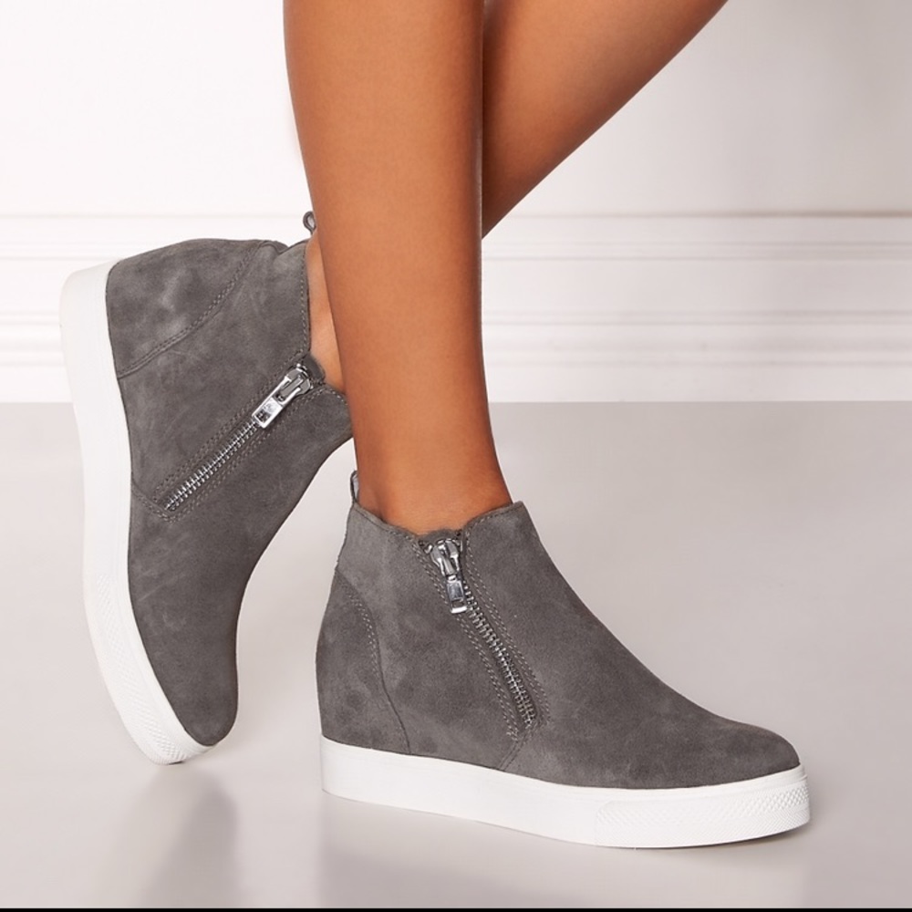 Steve Madden Wedgie Sneaker, Grey Suede, Size 8.5